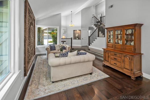 12516 Rougemont Pl, San Diego CA: https://media.crmls.org/mediaz/5c719dfc-4793-4c3f-b449-5afed46ee746.jpg