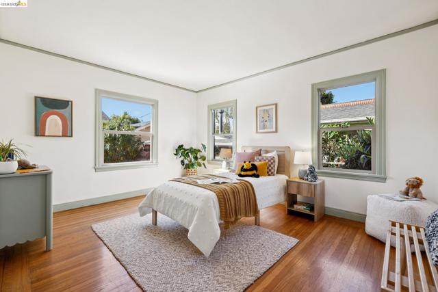 1136 Marin Ave, Albany CA: https://media.crmls.org/mediaz/5c71b0c1-5054-4fb9-bbe8-f238b254755e.jpg