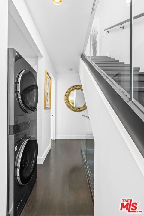 32 Galleon Street, Marina del Rey CA: https://media.crmls.org/mediaz/5c71bc42-b5e9-4264-9e96-16a253386729.jpg