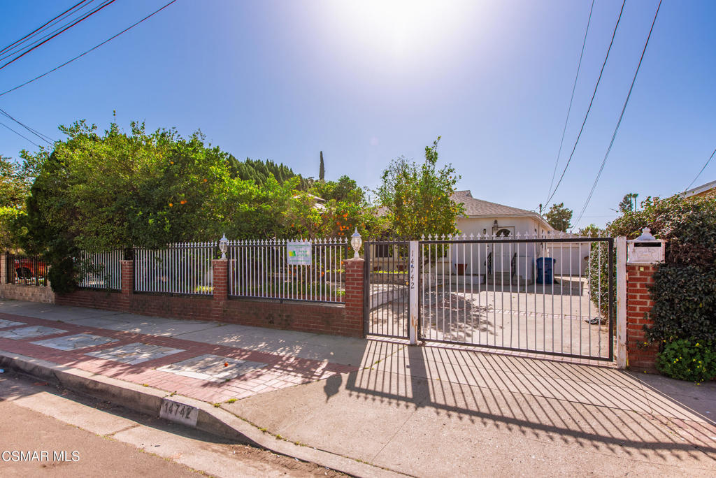 14742 Cohasset Street