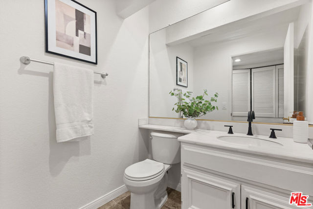 6514 S Copperwood Avenue, Inglewood CA: https://media.crmls.org/mediaz/5c72579a-e1a3-49be-8714-1d0e879921ca.jpg