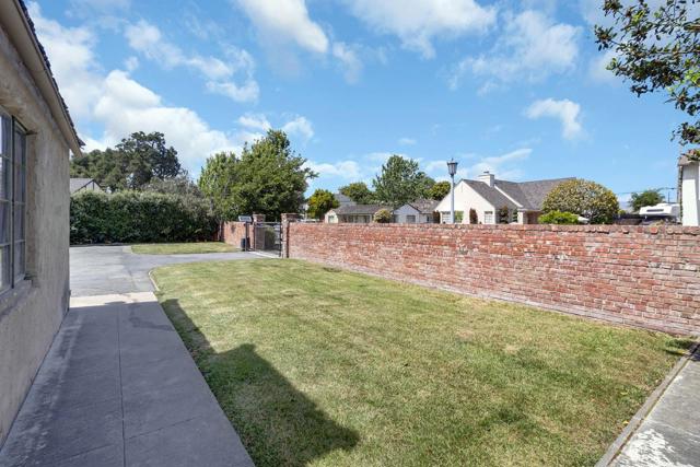 8 Los Laureles Avenue, Salinas CA: https://media.crmls.org/mediaz/5c728a69-5114-4a0c-841f-4dce33328ac0.jpg