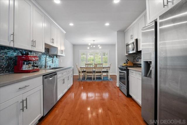10212 Caminito Pitaya, San Diego CA: https://media.crmls.org/mediaz/5c730355-5b13-41e0-8526-4568de446779.jpg