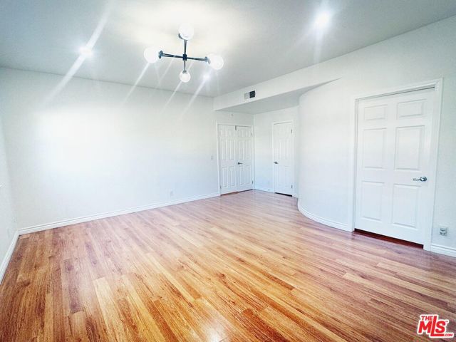 14271 Dickens Street, Sherman Oaks CA: https://media.crmls.org/mediaz/5c730db1-26a4-45de-9207-3e3d95472aa8.jpg