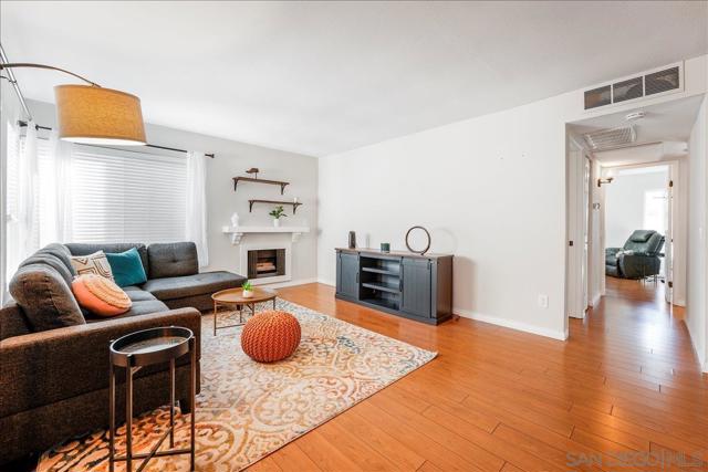6747 Friars Rd, San Diego CA: https://media.crmls.org/mediaz/5c734cee-26a7-4eae-9336-02549e8e2a00.jpg