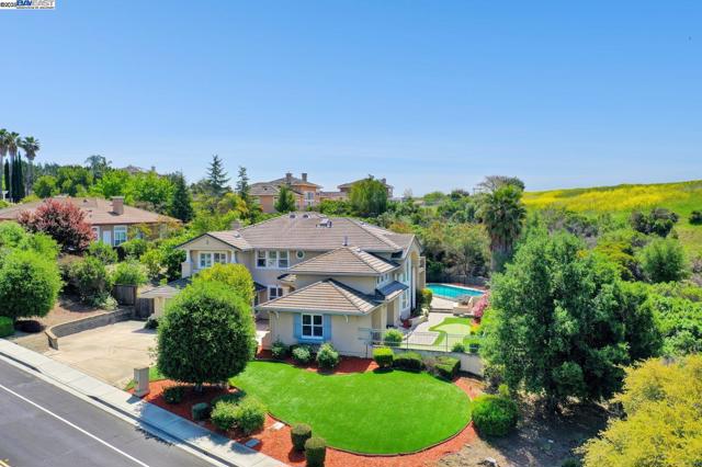 48564 Avalon Heights Ter, Fremont CA: https://media.crmls.org/mediaz/5c734f4b-bc98-4daf-a796-5dc90752862f.jpg