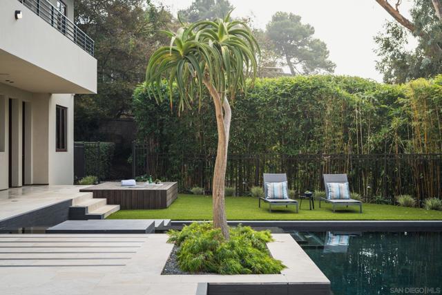 8070 La Jolla Scenic Dr N, La Jolla CA: https://media.crmls.org/mediaz/5c734fb1-468a-46f4-b8a6-4866adec401d.jpg