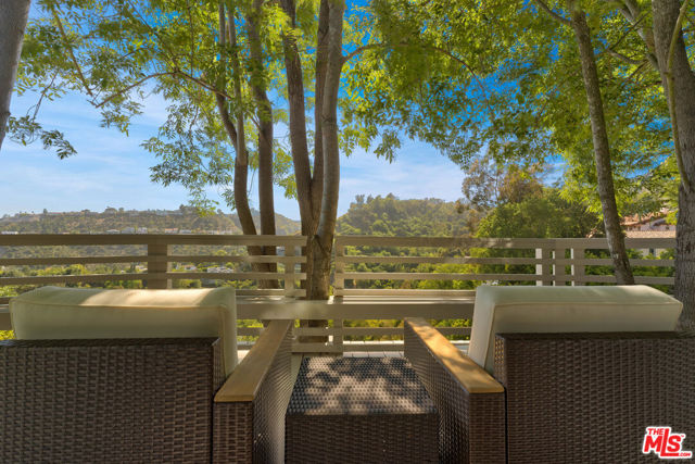 2753 Nichols Canyon Road, Los Angeles CA: https://media.crmls.org/mediaz/5c73957b-414b-4c6d-85f3-d4302bfc14aa.jpg