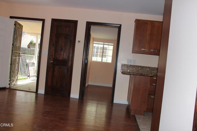 1726 1/2 Chevy Chase E Drive, Glendale CA: https://media.crmls.org/mediaz/5c73bc4c-6e78-40ce-ab94-3caf1c1dd8c1.jpg