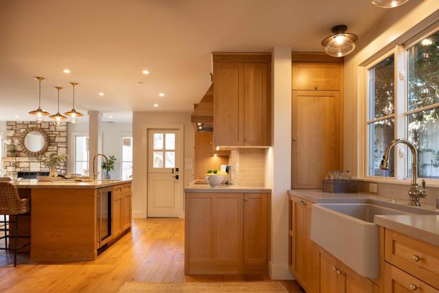 4 Oak Knoll Way, Carmel CA: https://media.crmls.org/mediaz/5c743f6b-362c-4dc6-8f89-00b3fd8a8d0b.jpg