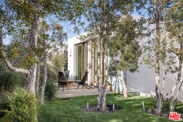 28837 Selfridge Drive, Malibu CA: https://media.crmls.org/mediaz/5c744fa9-9ffd-41e8-a2b8-c32f95e5b0dd.jpg