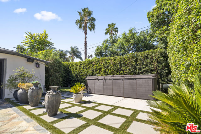 11023 Kling Street photo 22