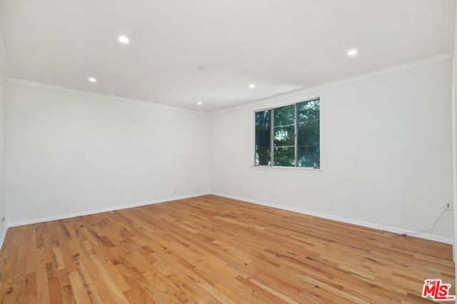 517 N Elm Drive, Beverly Hills CA: https://media.crmls.org/mediaz/5c749dfe-b646-4cf1-a7ee-302dc0b1857f.jpg