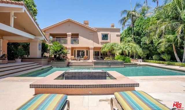 10214 Candleberry Lane, Northridge CA: https://media.crmls.org/mediaz/5c74a781-74ed-4c6f-a4a2-a49d167b3903.jpg