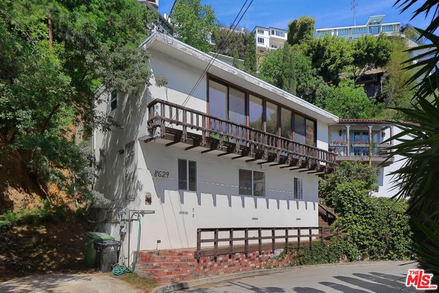 8629 Franklin Avenue, Los Angeles CA: https://media.crmls.org/mediaz/5c74be9f-ef79-4e0e-8923-706287efd6d9.jpg