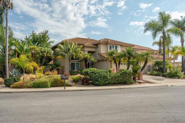 2009 Applewood Ln, Vista CA: https://media.crmls.org/mediaz/5c750670-d605-4293-9eda-75ec18cf67d0.jpg