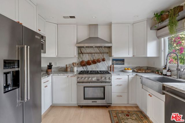 626 Pacific Street, Santa Monica CA: https://media.crmls.org/mediaz/5c762649-80d4-40cd-9f80-fb3ab6a8f198.jpg