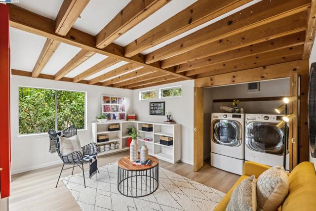3215 Liberty Ave, Alameda CA: https://media.crmls.org/mediaz/5c7635d1-d579-4b51-9968-6077047d0702.jpg