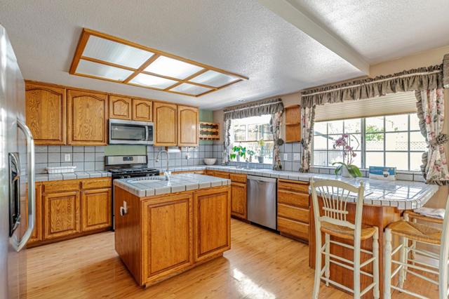1298 Hersman Drive, Gilroy CA: https://media.crmls.org/mediaz/5c764dcc-59e9-4765-9984-a135f3b3bb1b.jpg