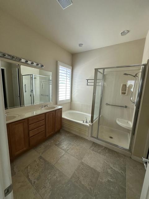 40456 Corte Los Bancos, Indio CA: https://media.crmls.org/mediaz/5c76ceab-3a0a-44b9-9ca6-5dd7973b2010.jpg