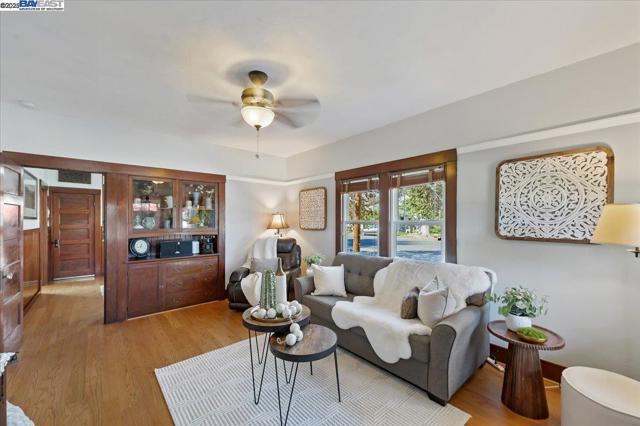 905 S Livermore Ave, Livermore CA: https://media.crmls.org/mediaz/5c77100f-24d0-45fb-87e2-fd003bee0ae6.jpg