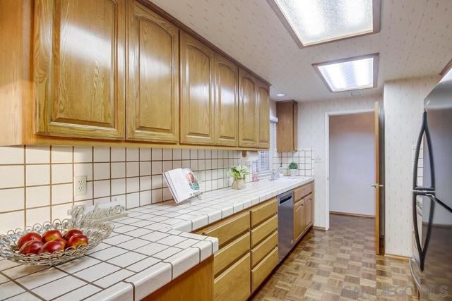 Pristine kitchen with loads of cabinetry!