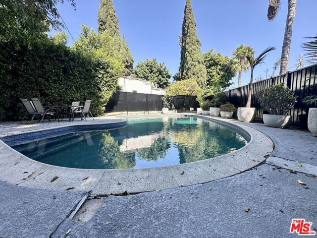 1246 N Genesee Avenue, West Hollywood CA: https://media.crmls.org/mediaz/5c771720-2bd6-4ba3-93d4-8144bb3bb704.jpg