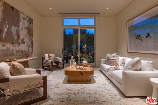 455 N Palm Drive, Beverly Hills CA: https://media.crmls.org/mediaz/5c778051-0dea-4ba8-903a-1558b73afd18.jpg