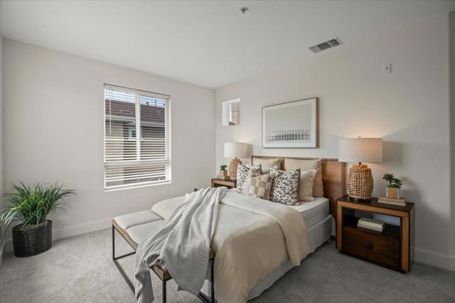 586 Marble Arch Avenue, San Jose CA: https://media.crmls.org/mediaz/5c778dd7-cccf-4146-b1b2-f28bb5b5a954.jpg