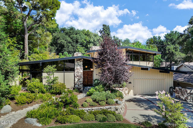 Detail Gallery Image 1 of 1 For 5416 Castle Knoll Rd, La Canada Flintridge,  CA 91011 - 4 Beds | 3/1 Baths