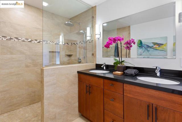 11718 Cranford Way, Oakland CA: https://media.crmls.org/mediaz/5c79d97d-883f-496a-9059-8ddabf1ef4b5.jpg