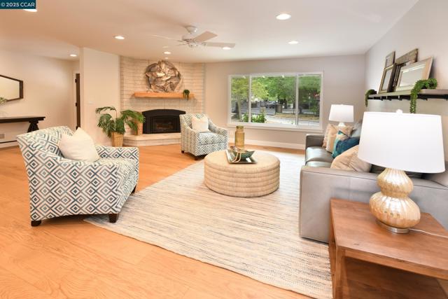 2200 Tice Valley Blvd +3BR ADU, Walnut Creek CA: https://media.crmls.org/mediaz/5c79e7e3-4d7f-46c0-bafc-56fadbeb1194.jpg