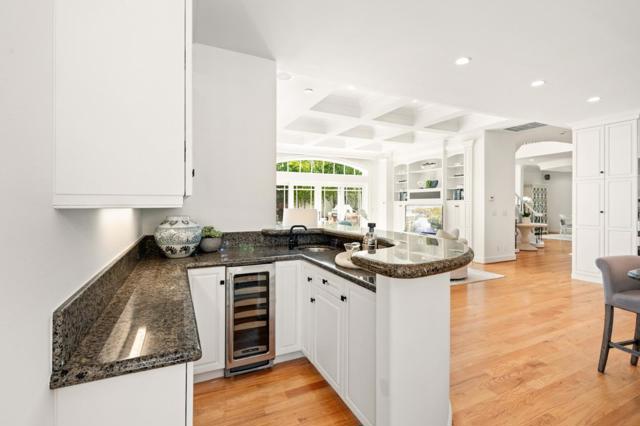 6 Zachary Court, Menlo Park CA: https://media.crmls.org/mediaz/5c7a5b32-5c5a-4101-bee2-41f8fc2fb18f.jpg