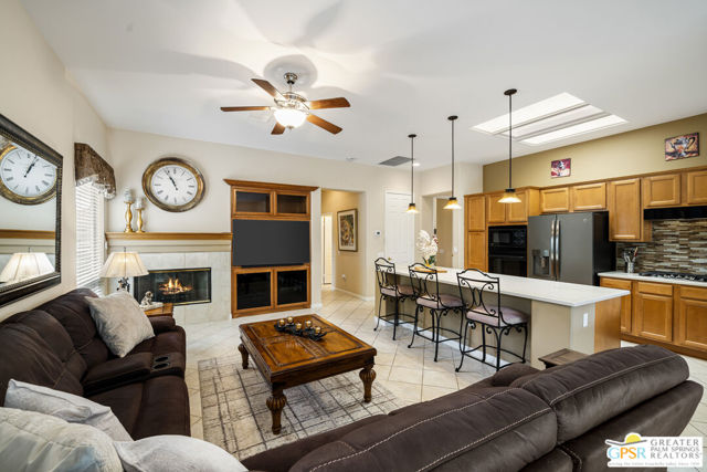 35707 Stonebriar Drive, Palm Desert CA: https://media.crmls.org/mediaz/5c7b8987-5cfd-4877-b782-51e97c161b36.jpg