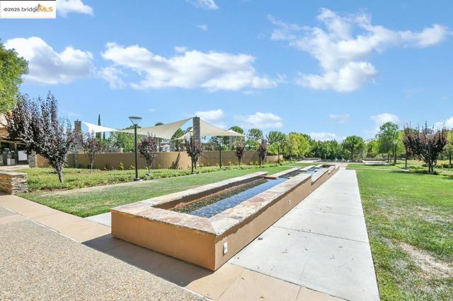 1147 Saint Julien St, Brentwood CA: https://media.crmls.org/mediaz/5c7bdd43-7e2f-4dfd-a5d6-d12b3b5d9901.jpg