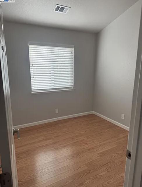 570 Daffodil Dr, Benicia CA: https://media.crmls.org/mediaz/5c7c2f52-e9cb-4509-b738-1868a602384f.jpg
