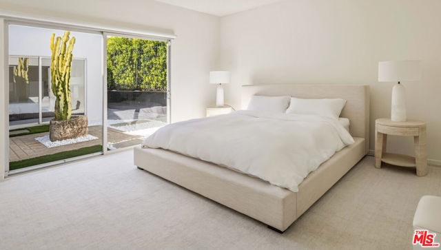 340 Trousdale Place, Beverly Hills CA: https://media.crmls.org/mediaz/5c7c93dc-6fbb-49bb-b016-c0cd01c89a29.jpg