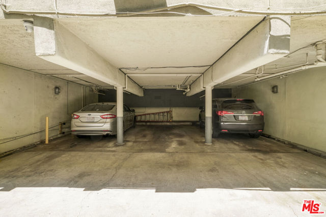 8231 De Longpre Avenue, West Hollywood CA: https://media.crmls.org/mediaz/5c7d3cd7-2067-4a67-9f4e-6e53572eb138.jpg