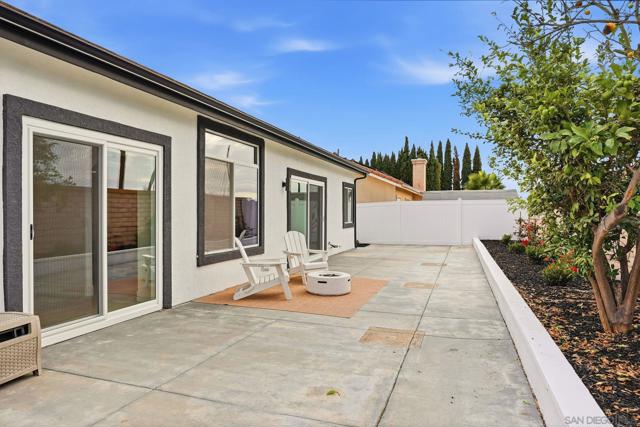 183 Plumosa Street, Oceanside CA: https://media.crmls.org/mediaz/5c7d4ab1-68c3-45bc-86fd-952c8252810b.jpg