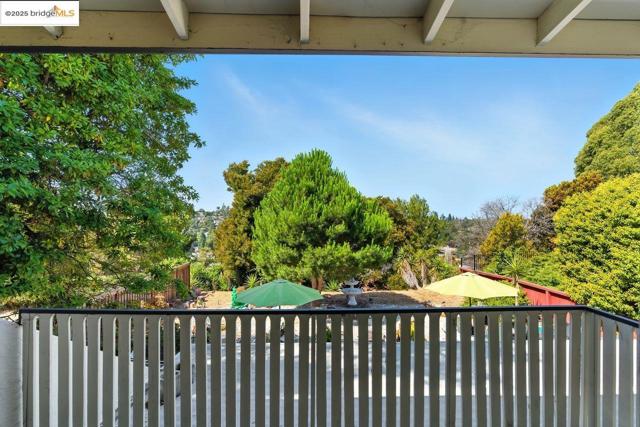 4336 Rilea Way, Oakland CA: https://media.crmls.org/mediaz/5c7d50aa-ef4b-47dd-a142-d5240e925afd.jpg
