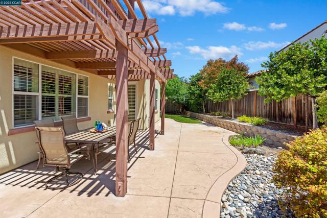 5214 Kenilworth Way, San Ramon CA: https://media.crmls.org/mediaz/5c7da5fd-63e0-496d-8238-f0304bb282dc.jpg