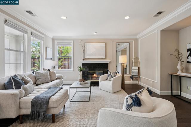 5269 S Montecito Dr, Concord CA: https://media.crmls.org/mediaz/5c7dd3a5-d032-429f-8f94-095aac092955.jpg