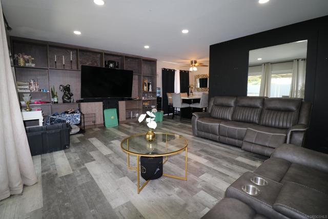 1252 Fourth Ave, Chula Vista CA: https://media.crmls.org/mediaz/5c7e3c67-4f96-4beb-bf63-e5d332d2c225.jpg