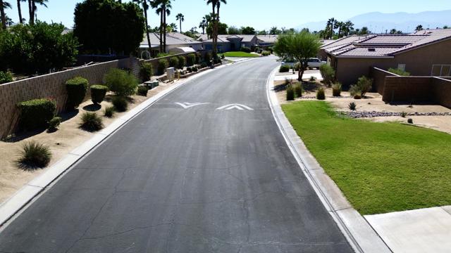 40567 Broadmoor Drive, Indio CA: https://media.crmls.org/mediaz/5c7e3db6-5a60-468b-95be-1ca43ba3b962.jpg