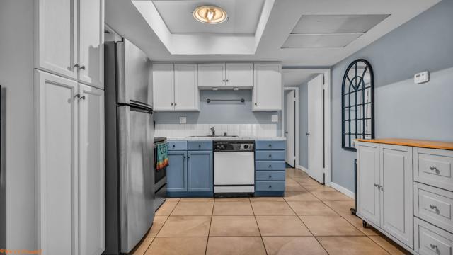 Image 4 of 17 For 64291 Spyglass Avenue 11