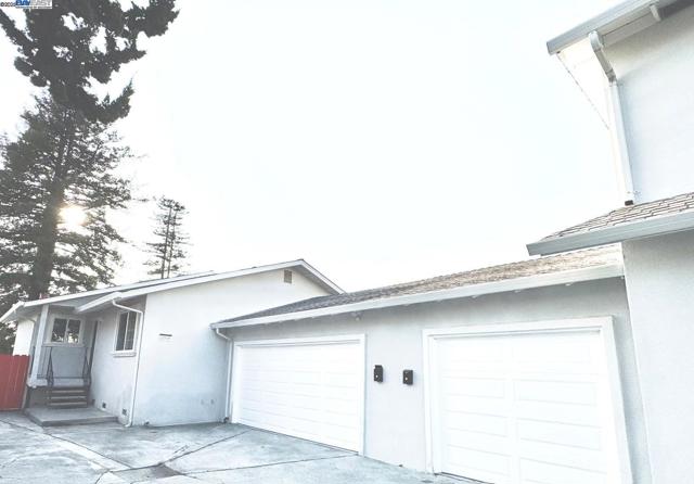 20595 Center St, Castro Valley CA: https://media.crmls.org/mediaz/5c7e7716-e92f-4819-a7de-0201b0f92cbf.jpg