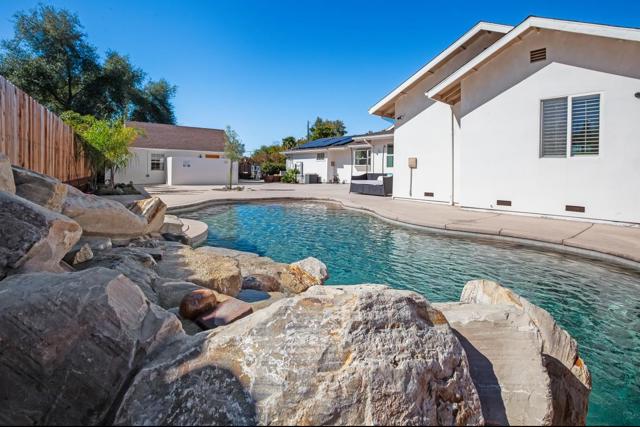 5852 Olive Ranch Road, Granite Bay CA: https://media.crmls.org/mediaz/5c7ef9f6-9d4f-4362-8f81-d79aadc8bfd9.jpg