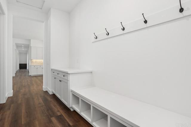 Detail Gallery Image 11 of 42 For 1211 Stonemark Place, Vista,  CA 92081 - 5 Beds | 4/1 Baths