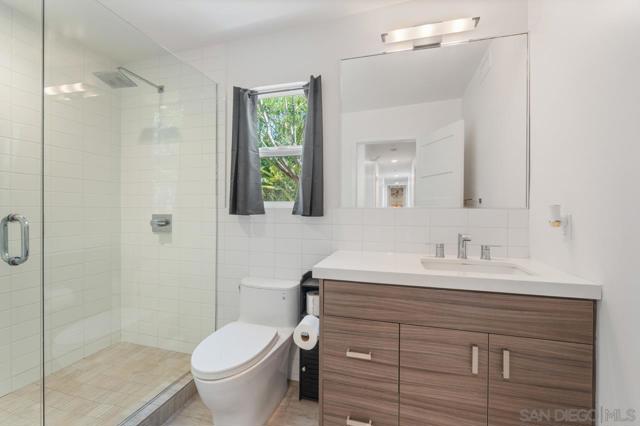 1180 Devonshire Dr, Encinitas CA: https://media.crmls.org/mediaz/5c7f910b-40af-4e01-b153-14428b3ea4c4.jpg