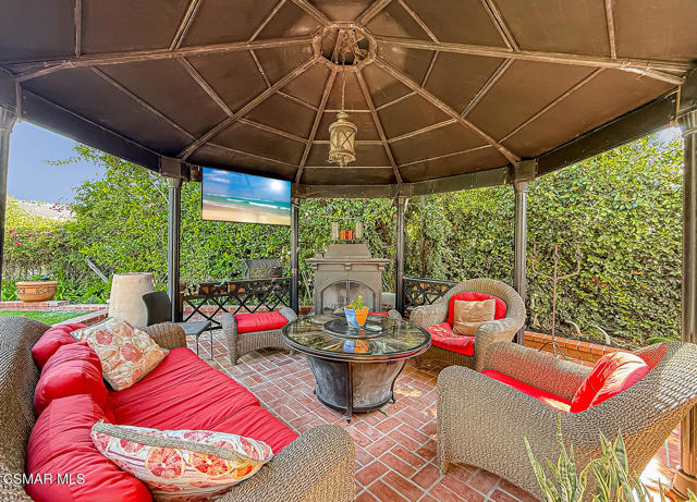 2848 Bayham Cir, Thousand Oaks CA: https://media.crmls.org/mediaz/5c7fc8b7-3aba-4fcd-96ba-b28af84bf178.jpg